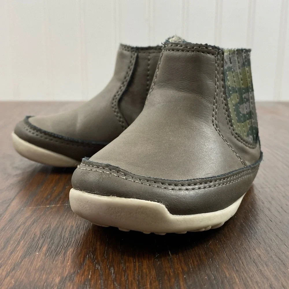 Carter’s Baby Shoes Boots Gray/Tan with Camo On The Side Rubber‎ Bottom Sz 4